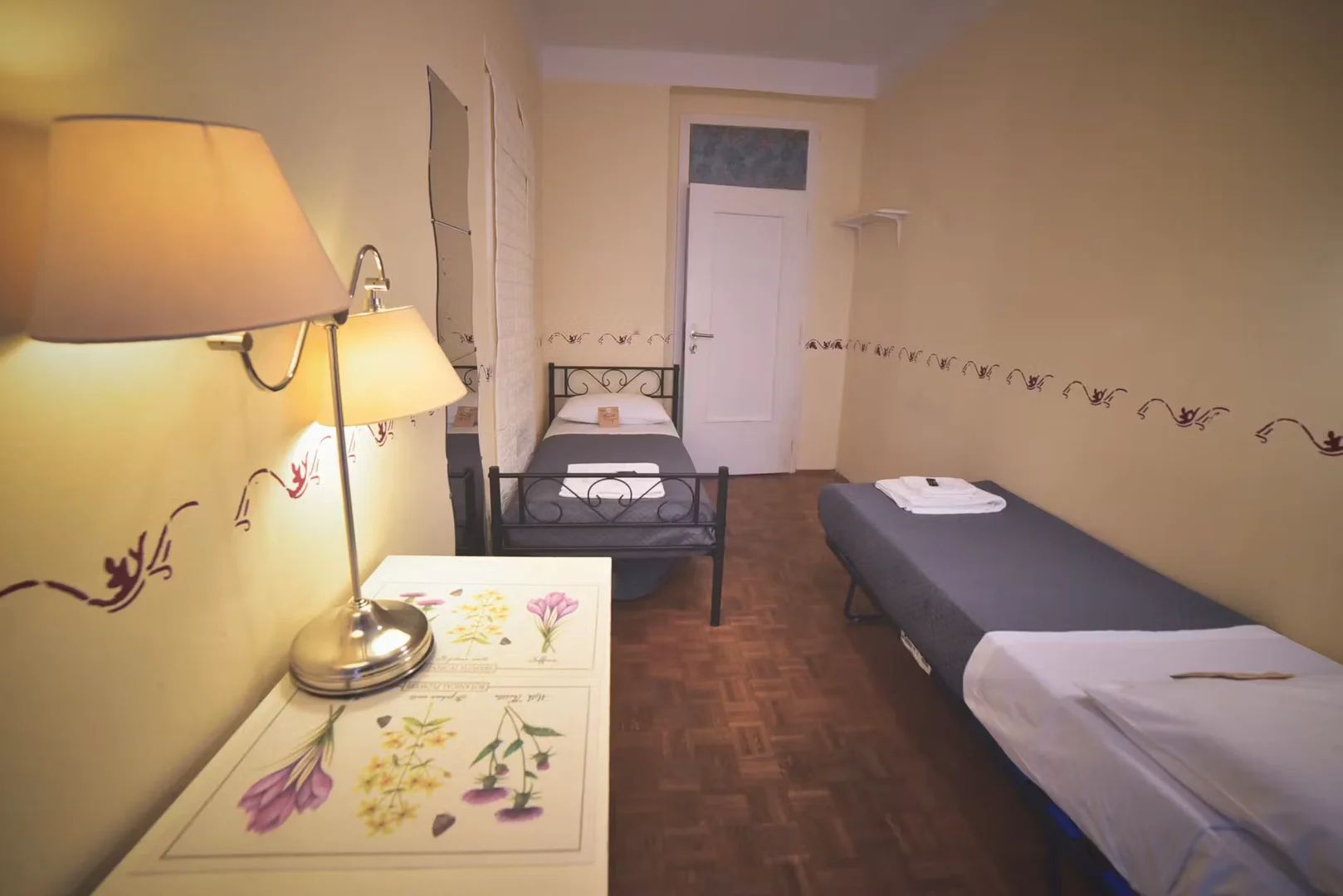 'de modern olanaklara sahip öğrenci dostu oda