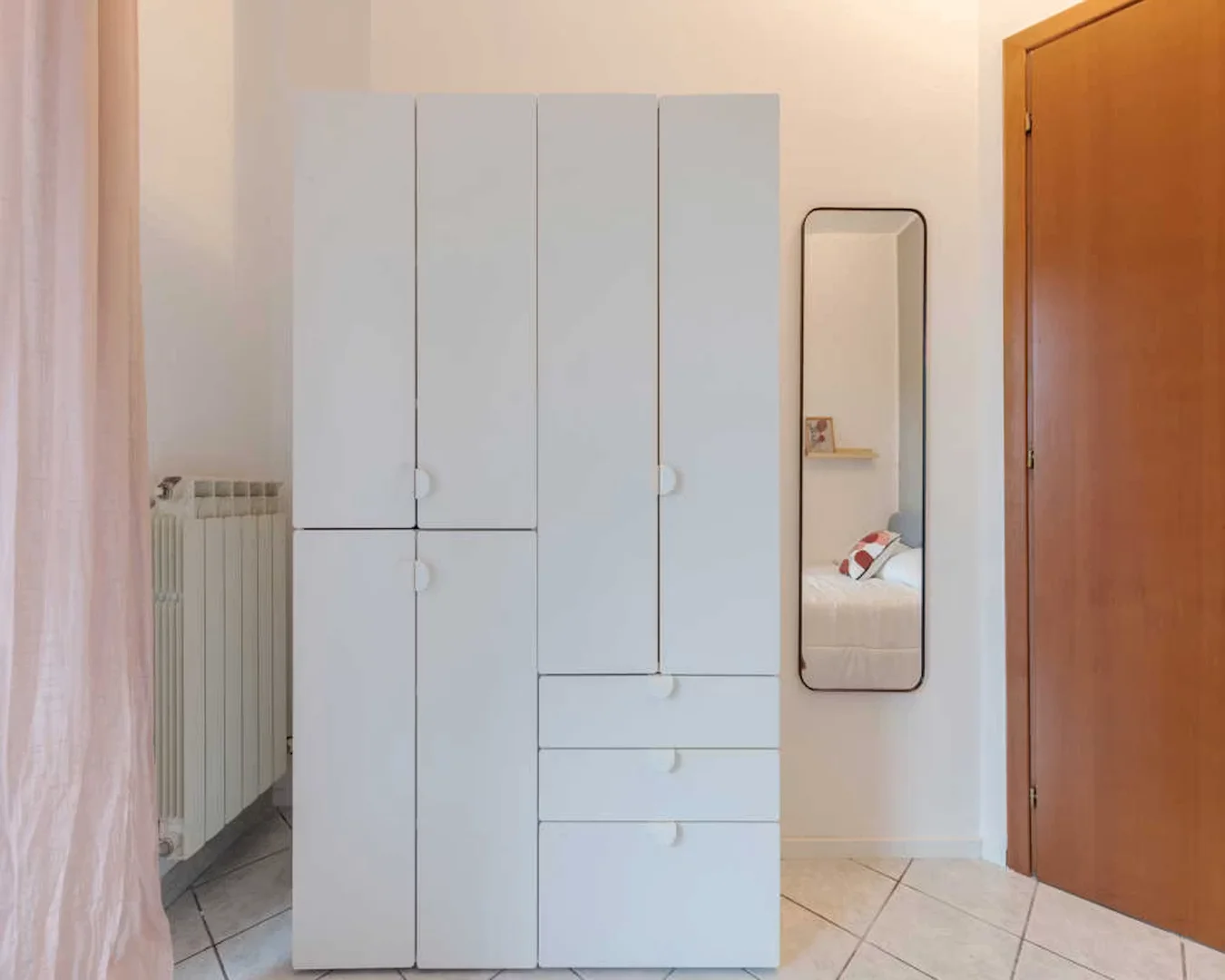Funktionelles Studentenzimmer perfekt zum Studieren in 