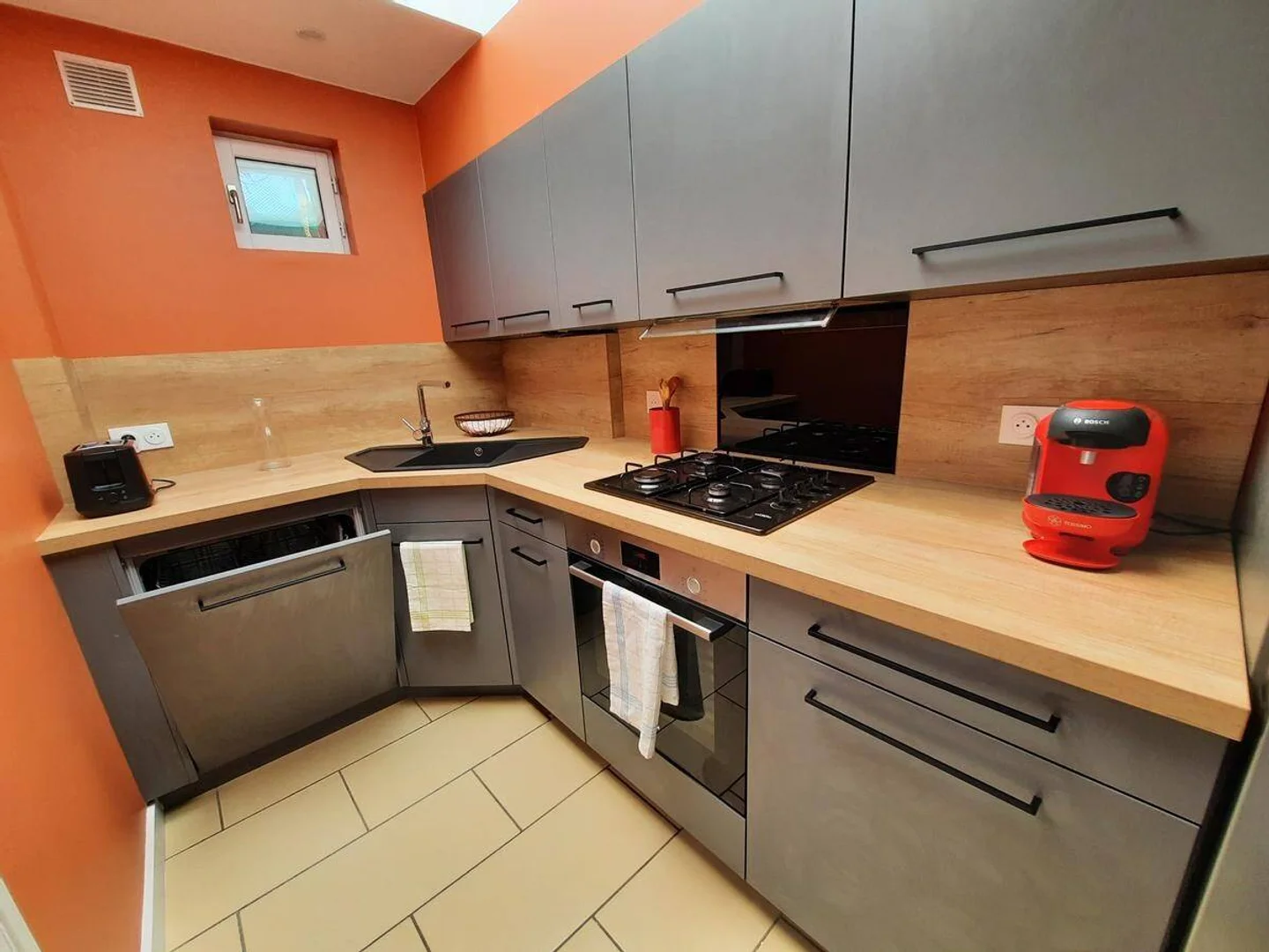 Economical student room with convenient location in 
