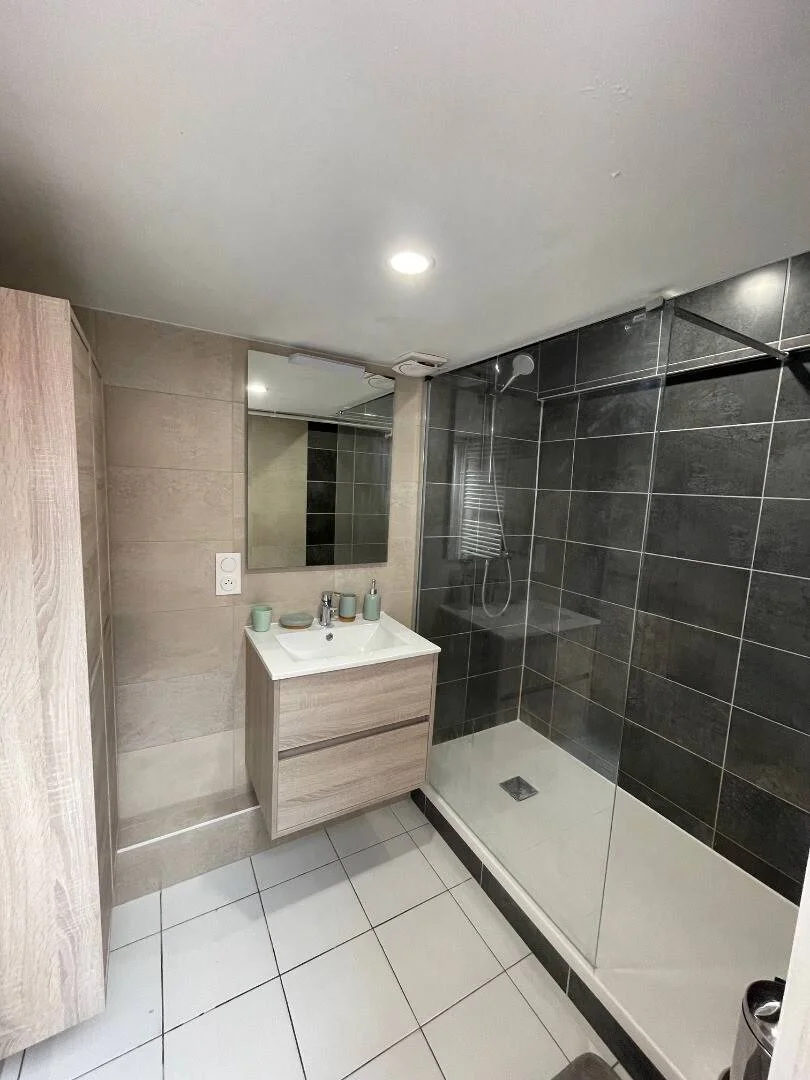 Room for rent in student apartment in , fully furnished