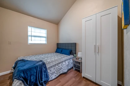 Room for rent with double bed Houston