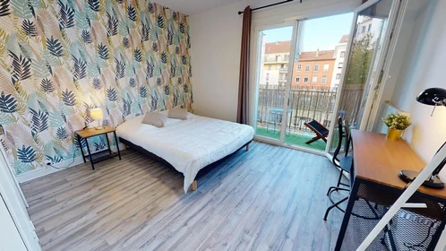 Villeurbanne de çift kişilik yataklı kiralık oda