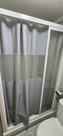 Chambre privée à Calle Río Valdemarías, image 10 de 12