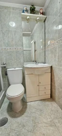 Chambre privée à Calle Río Valdemarías, image 9 de 12