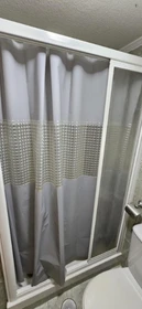 Chambre privée à Calle Río Valdemarías, image 10 de 12