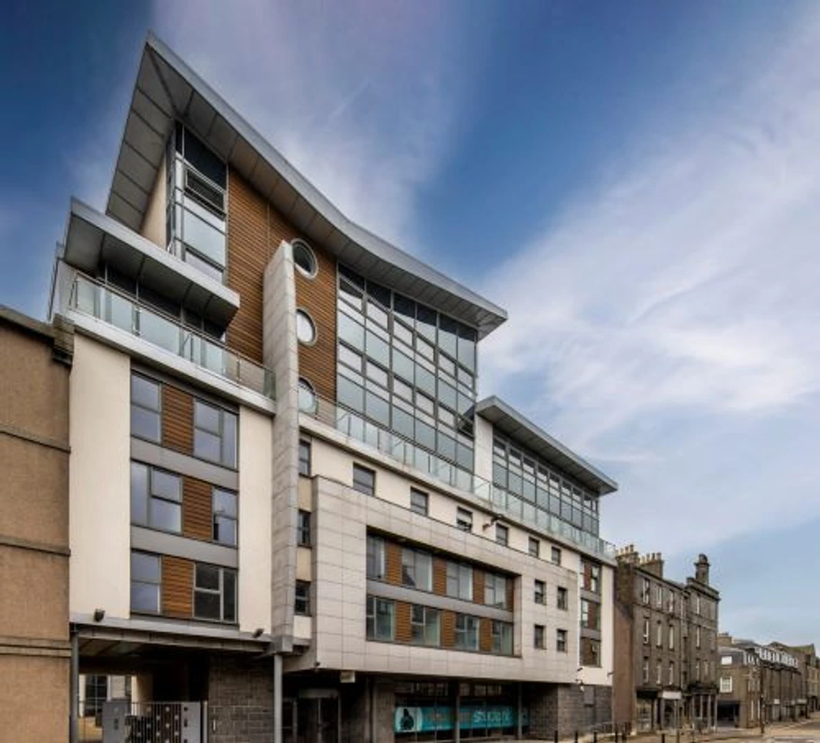 Chambre d'étudiant à  avec espace d'étude et installations communes