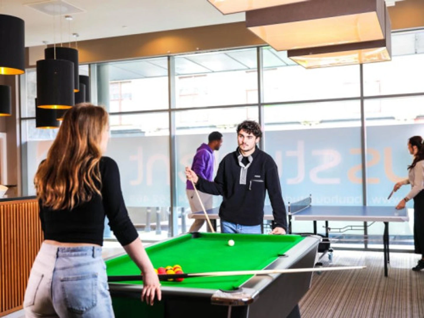 Chambre d'étudiant lumineuse et aérée avec accès facile à l'université dans 