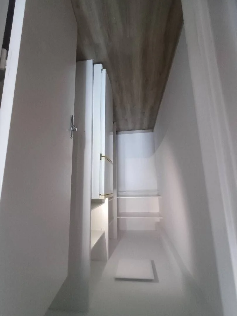 Chambre confortable pour étudiants disponible dans 