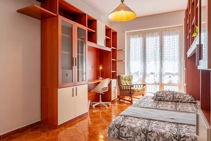 Habitación privada muy luminosa en Milano