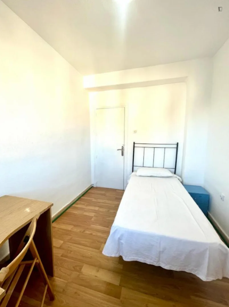 Habitación en apartamento estudiantil en alquiler en , completamente amueblado