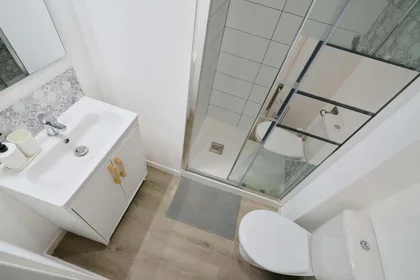Quarto privado em 4 Rue du Grand Fossart, 59300 Valenciennes, France, imagem 4 de 25