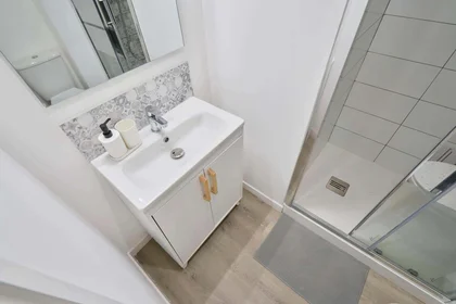Chambre privée à 4 Rue du Grand Fossart, 59300 Valenciennes, France, image 6 de 25