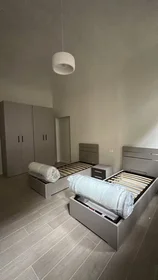 Stanza condivisa in Via Sopramuro, Centro Storico, immagine 3 di 10