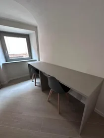Stanza condivisa in Via Sopramuro, Centro Storico, immagine 5 di 10