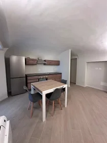 Stanza condivisa in Via Sopramuro, Centro Storico, immagine 8 di 10