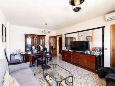 Quarto privado em Calle Brasil, Los Dolores, imagem 3 de 8