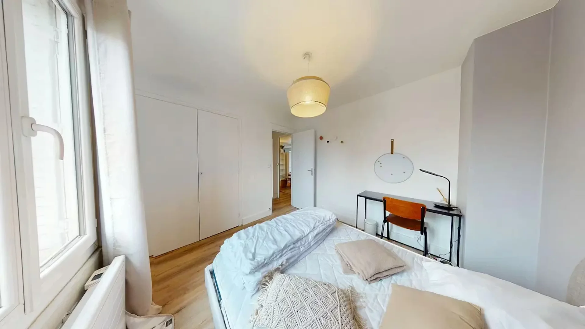 Affordable room for students with ample lighting in 