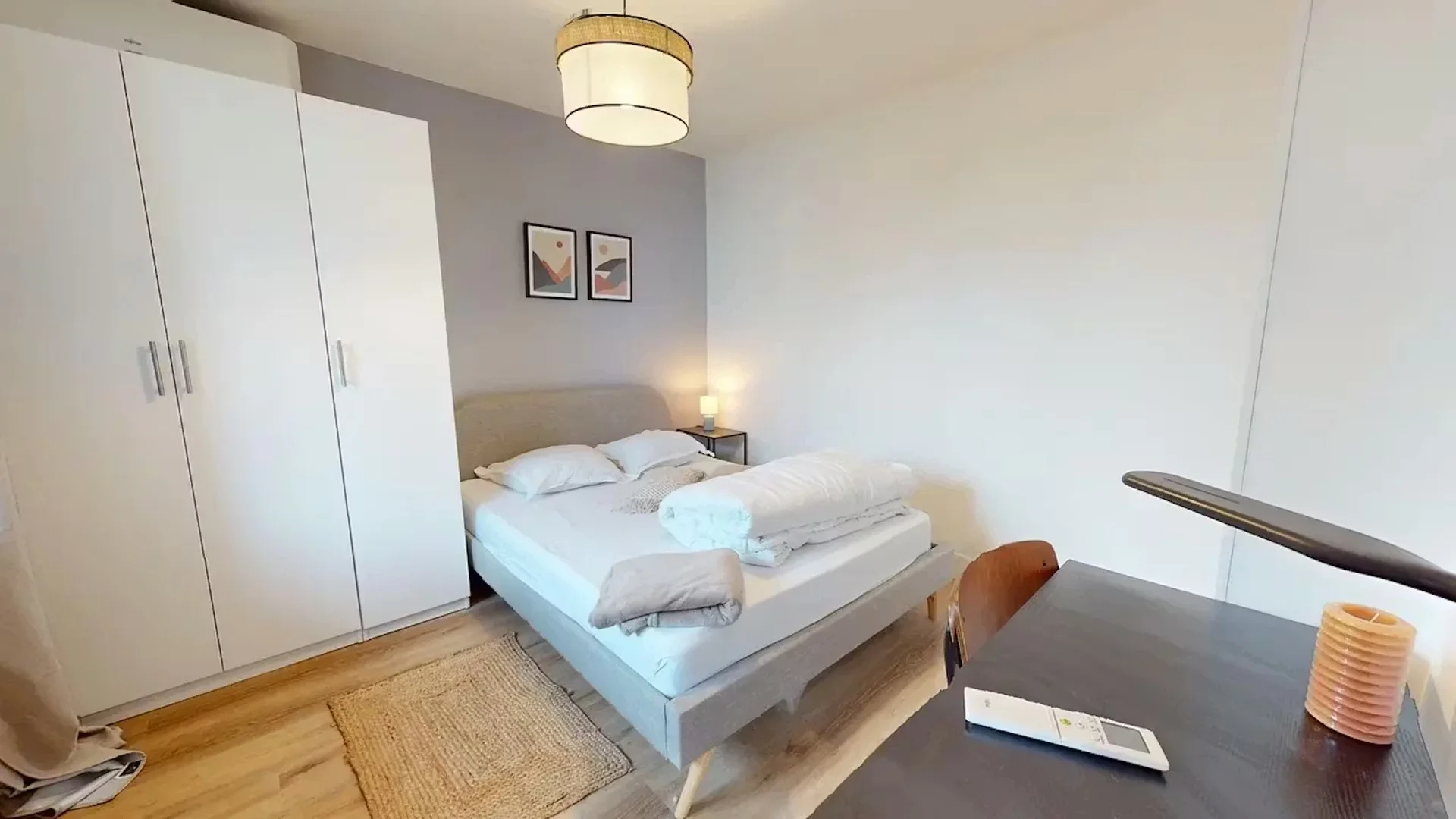 Quarto para alugar em apartamento de estudantes em , totalmente mobilado