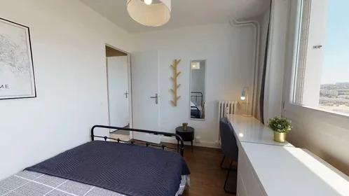 Private room at Boulevard des États-Unis, 8th Arrondissement, image 1 of 10