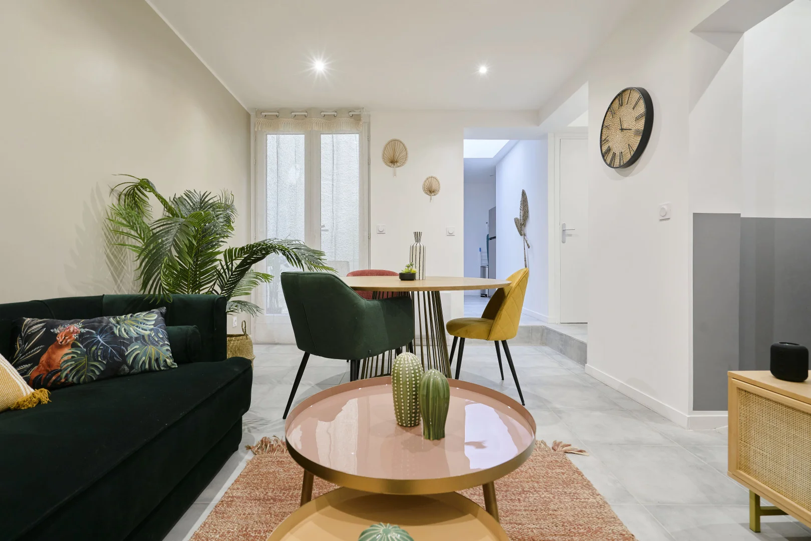 Habitación estudiantil amplia y cómoda en