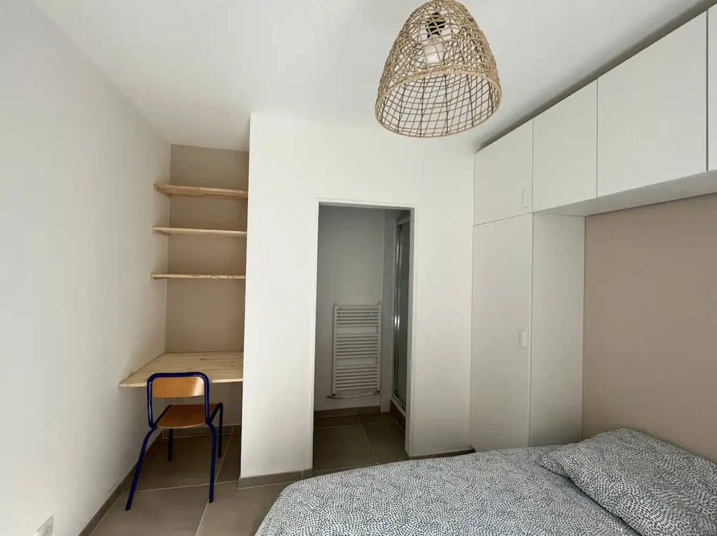 Habitación acogedora para estudiantes disponible en 