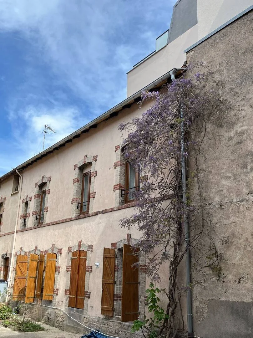 Habitación estudiantil económica cerca del campus en 