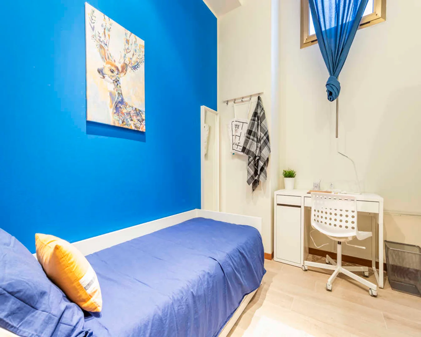 Habitación acogedora para estudiantes disponible en