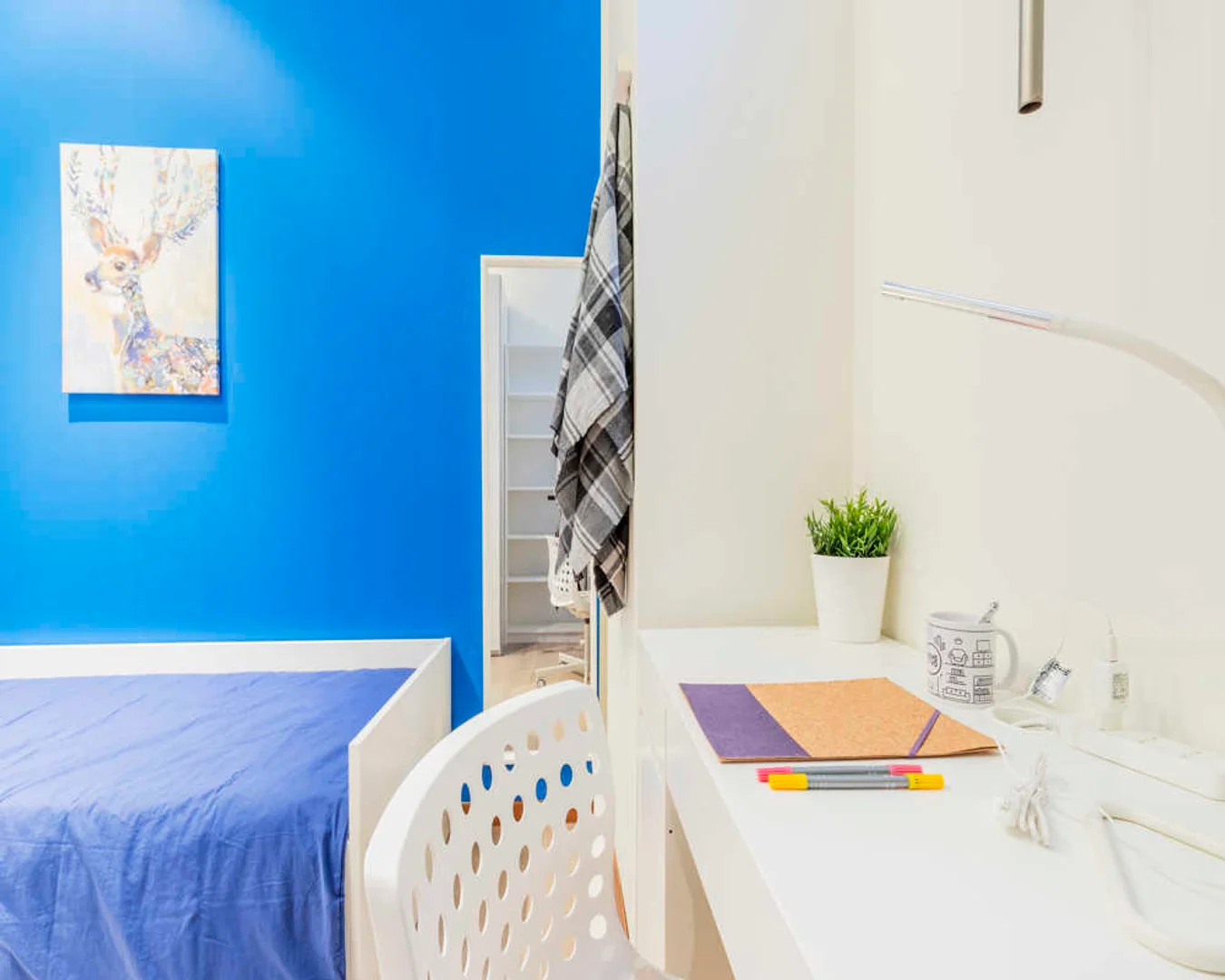 Habitación asequible para estudiantes con buena iluminación en