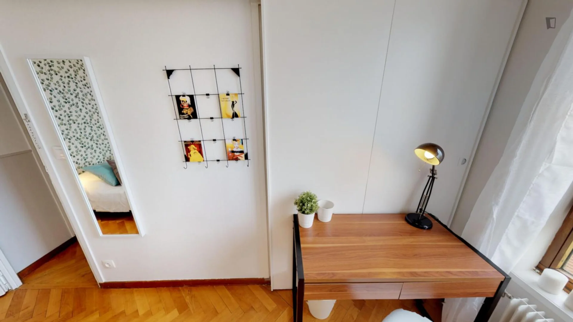Bright and airy student room with easy university access in 