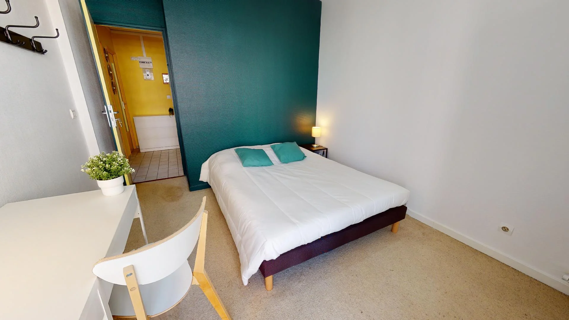 Student-friendly room in  with modern amenities