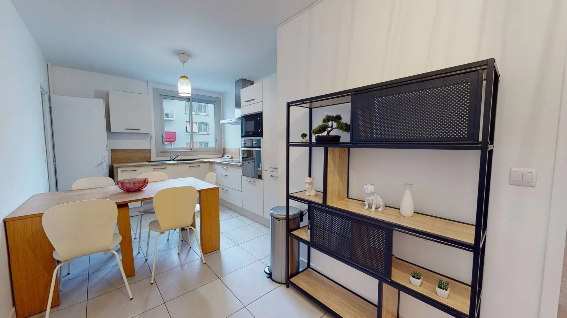 Chambre confortable pour étudiants disponible dans 