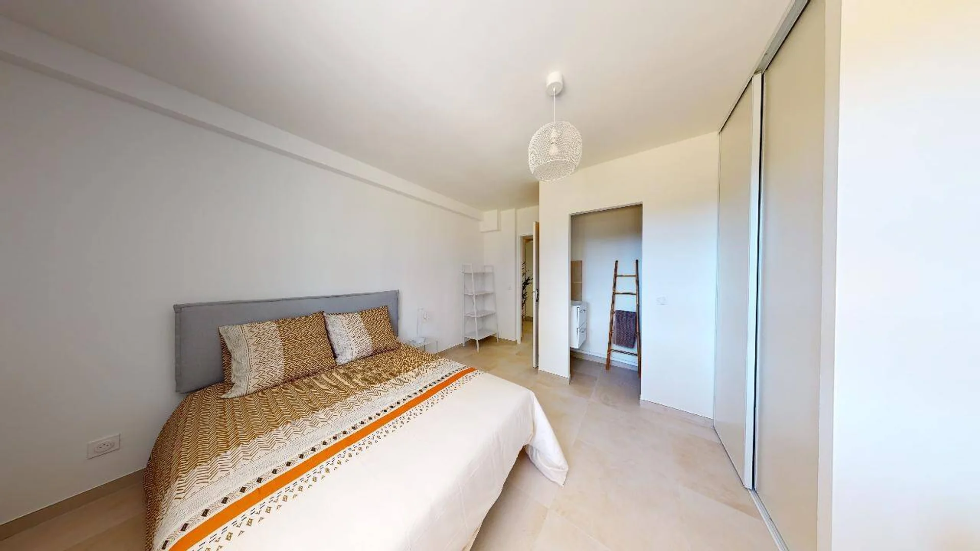 Habitación en apartamento estudiantil en alquiler en , completamente amueblado