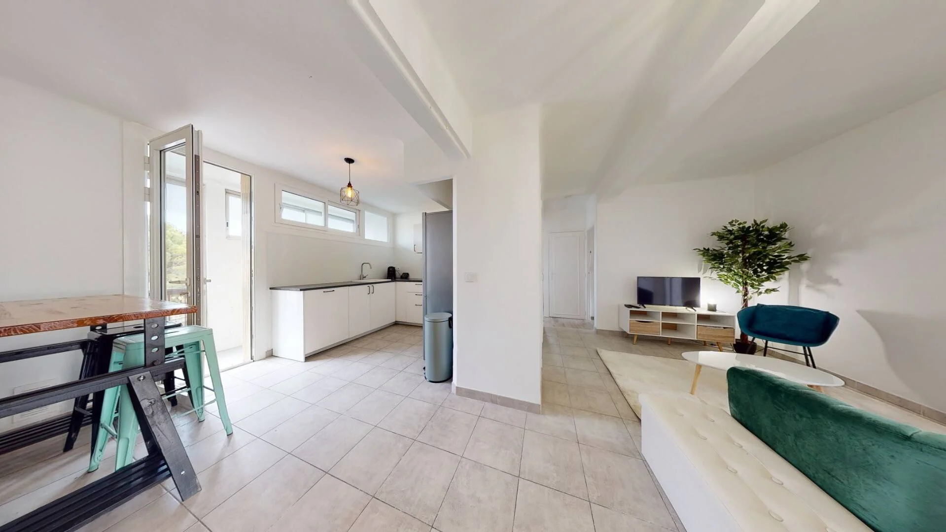 Quarto de estudante económico com localização conveniente em 