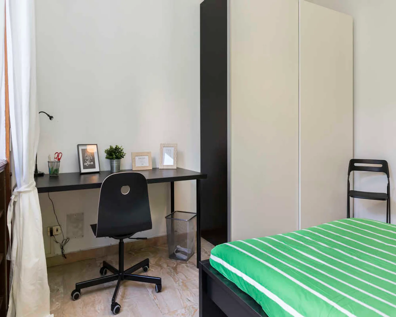 Stanza in affitto in appartamento per studenti a , completamente arredata