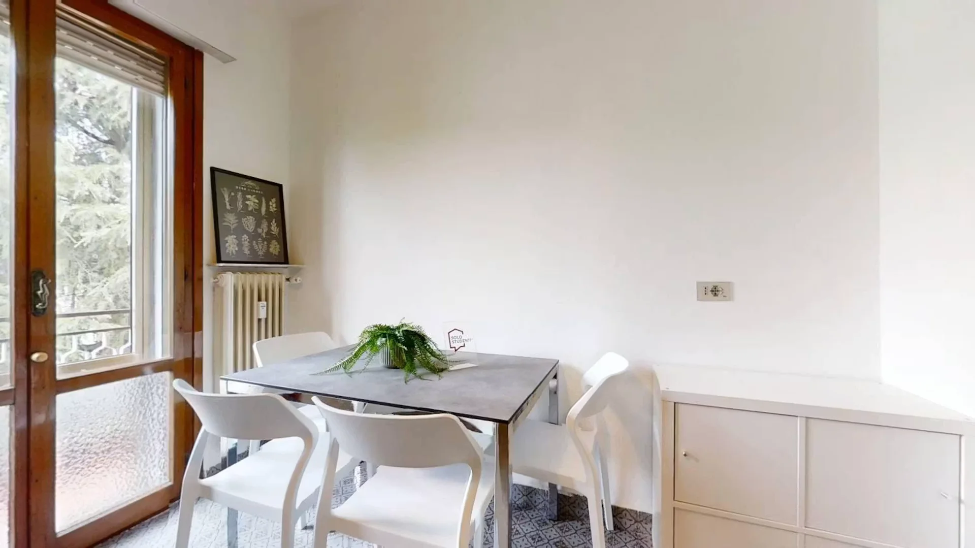 Room for rent in student apartment in , fully furnished