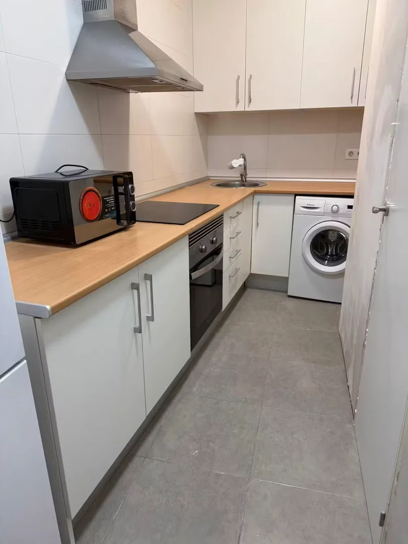 Habitación estudiantil amplia y cómoda en 