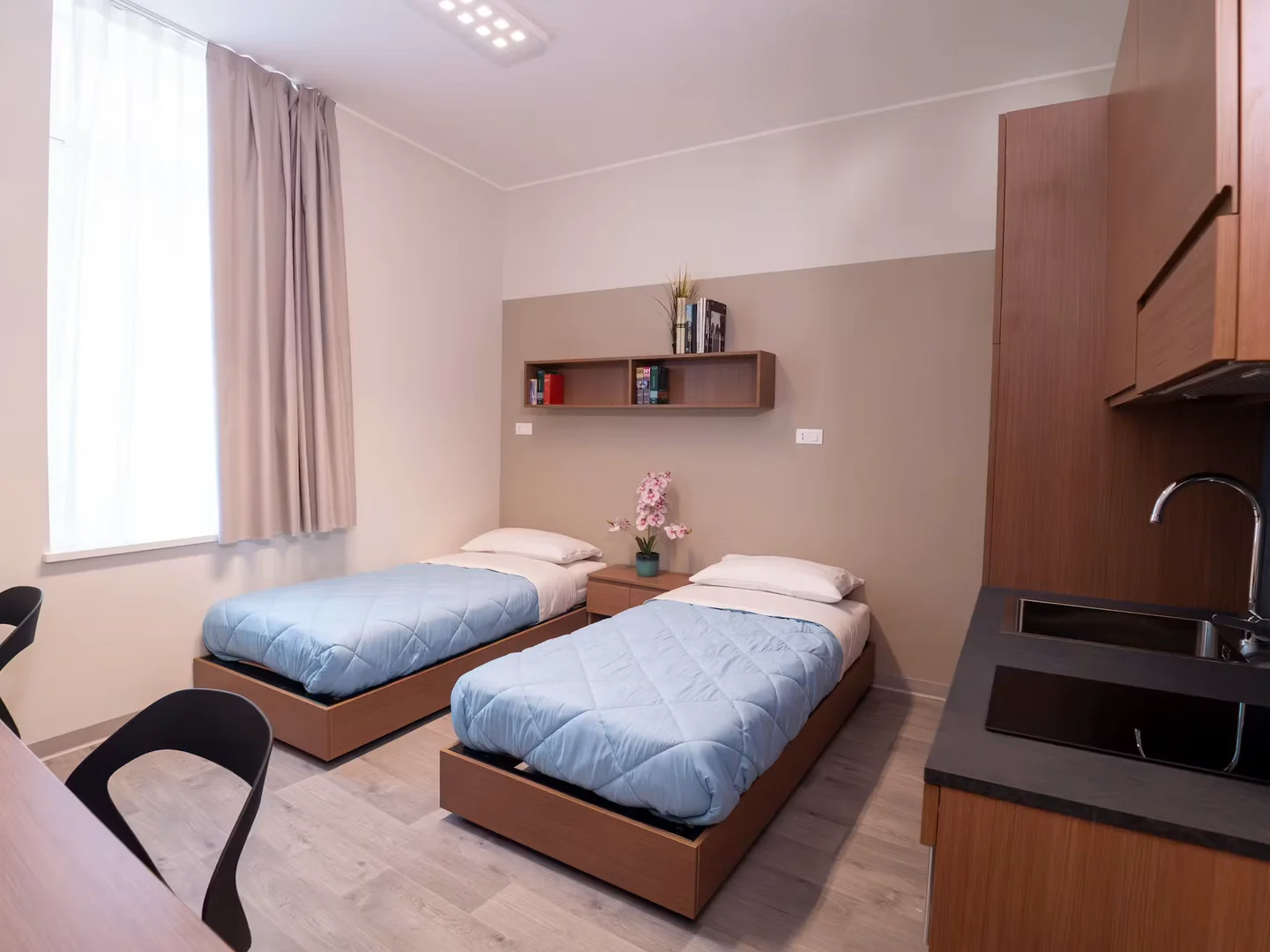 Chambre confortable pour étudiants disponible dans 