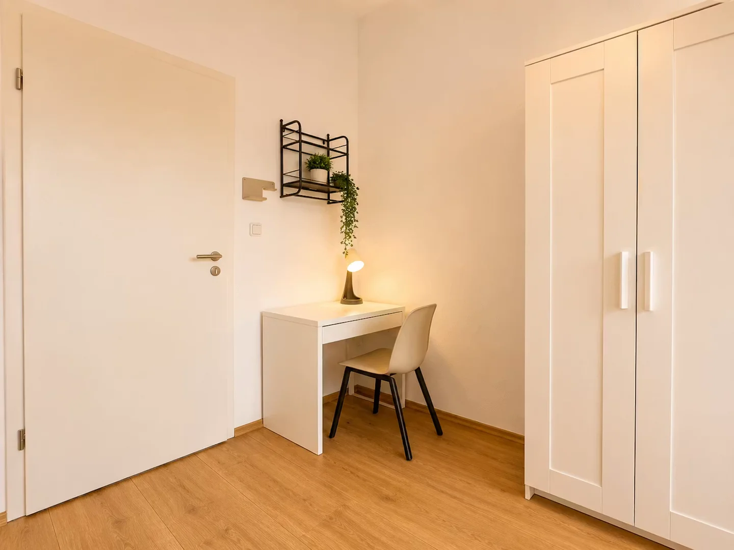 Zimmer in Studentenwohnung in zu vermieten, voll möbliert