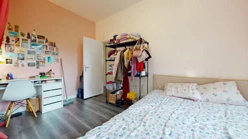 Private room at 17 Boulevard De L'europe, image 4 of 30