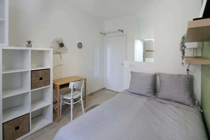 Renting rooms by the month in Villeurbanne