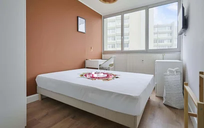Chambre à louer dans un appartement en colocation à {area}