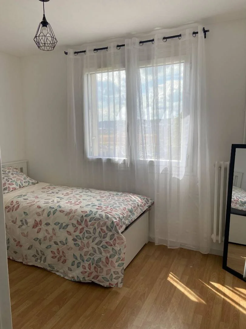 Habitación estudiantil económica con ubicación conveniente en 