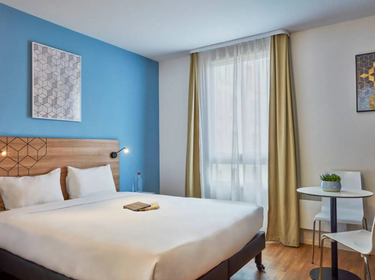 Comfortable and spacious student room in 