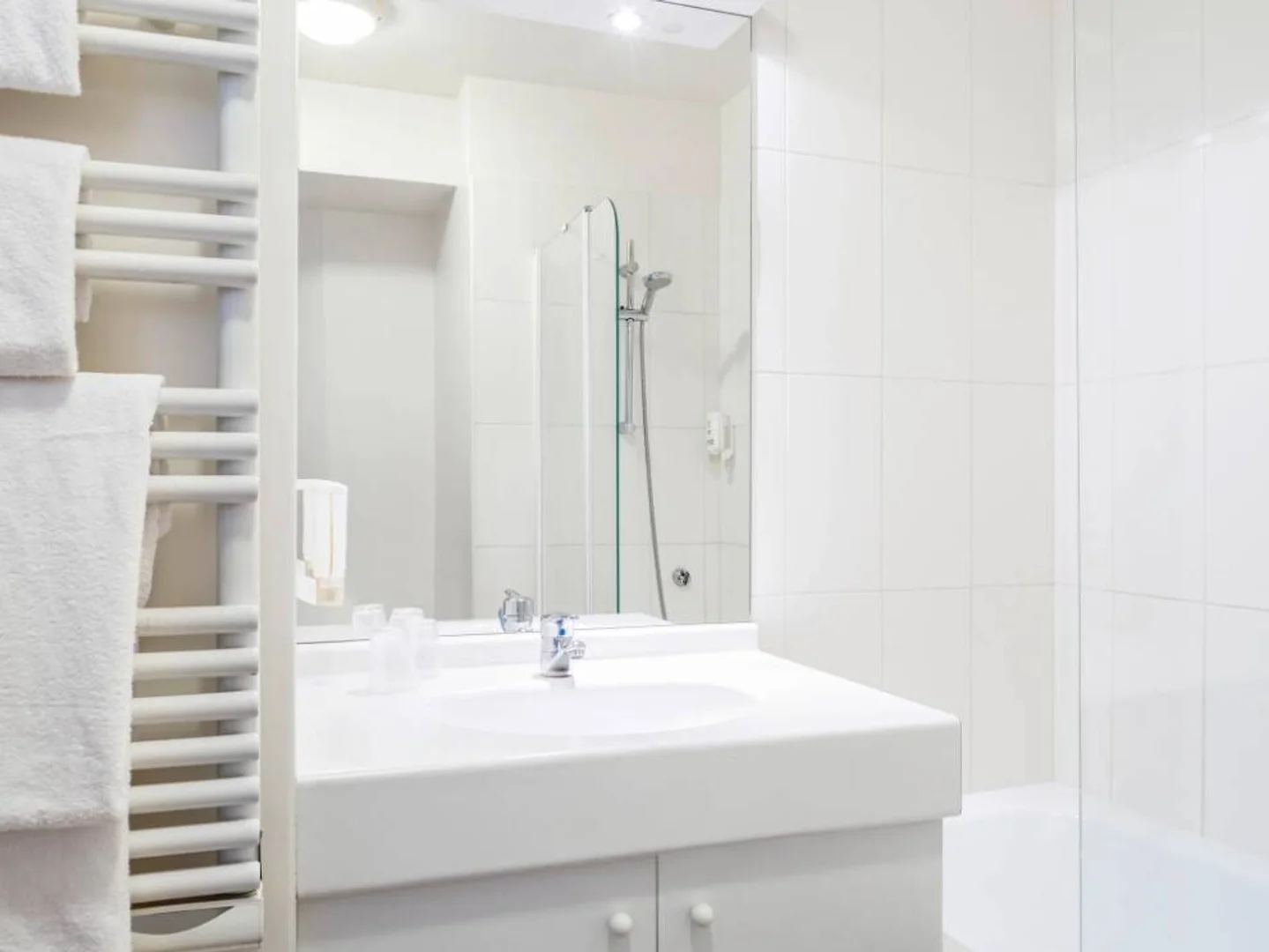 Economical student room with convenient location in 