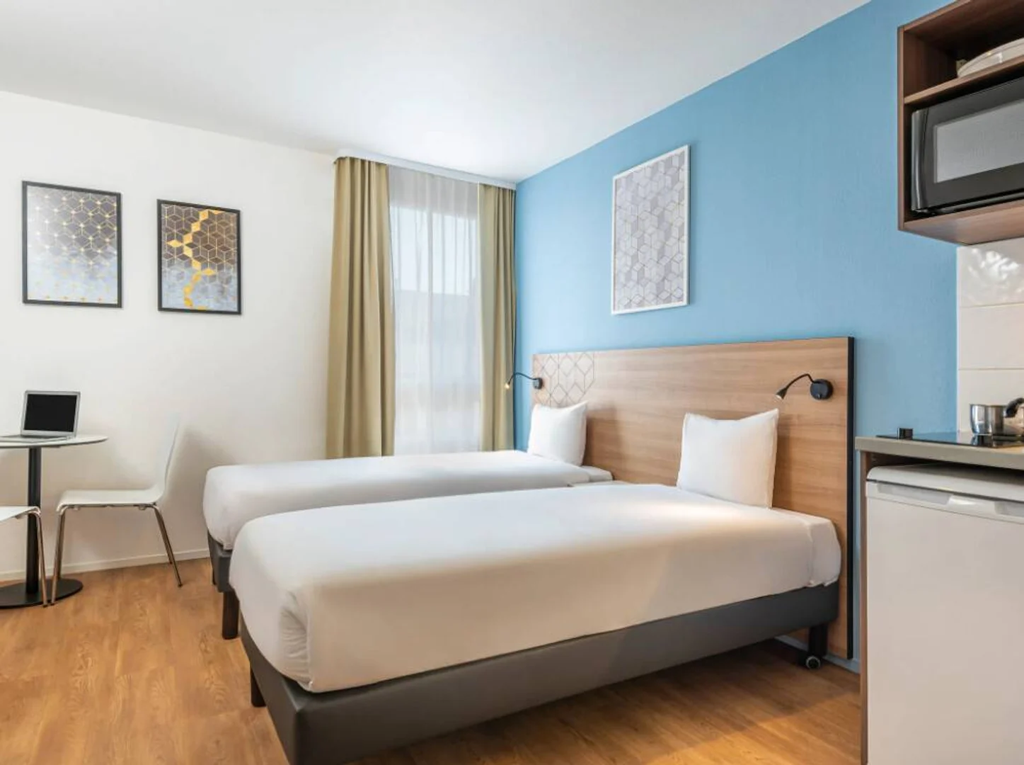 Bright and airy student room with easy university access in 