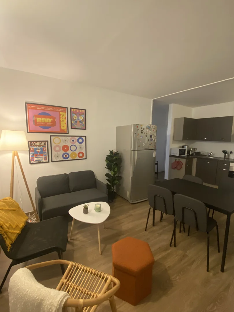 Chambre à louer dans un appartement d'étudiant à , entièrement meublée