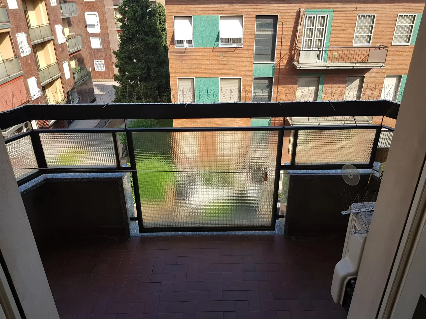 Quarto de estudante em  com área de estudo e instalações partilhadas