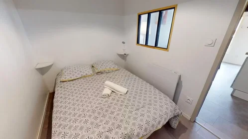 Apartamento inteiro em Rue des Martyrs de Vingre, Centre Ville-Peuple-Chavanelle, imagem 9 de 10
