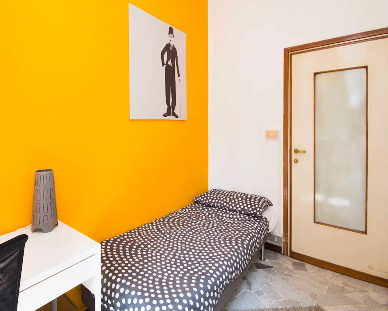 Comfortable and spacious student room in 