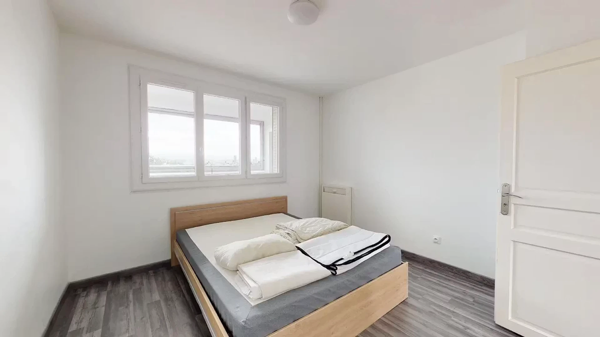 Student-friendly room in  with modern amenities